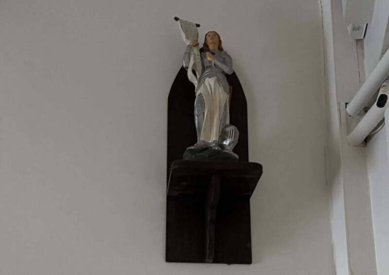 statue de Jeanne d'Arc du groupe scolaire catholique de Castelnaudary