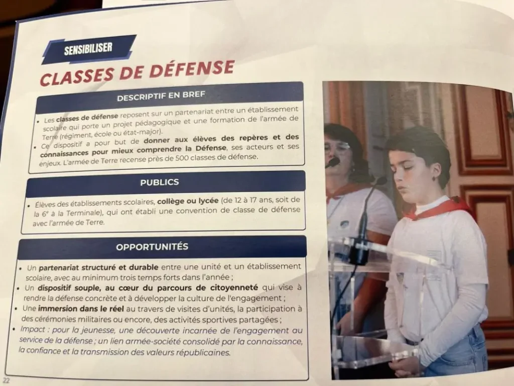 Dépliant explicatif du dispositif Classe de défense : descriptif, publics, opportunités